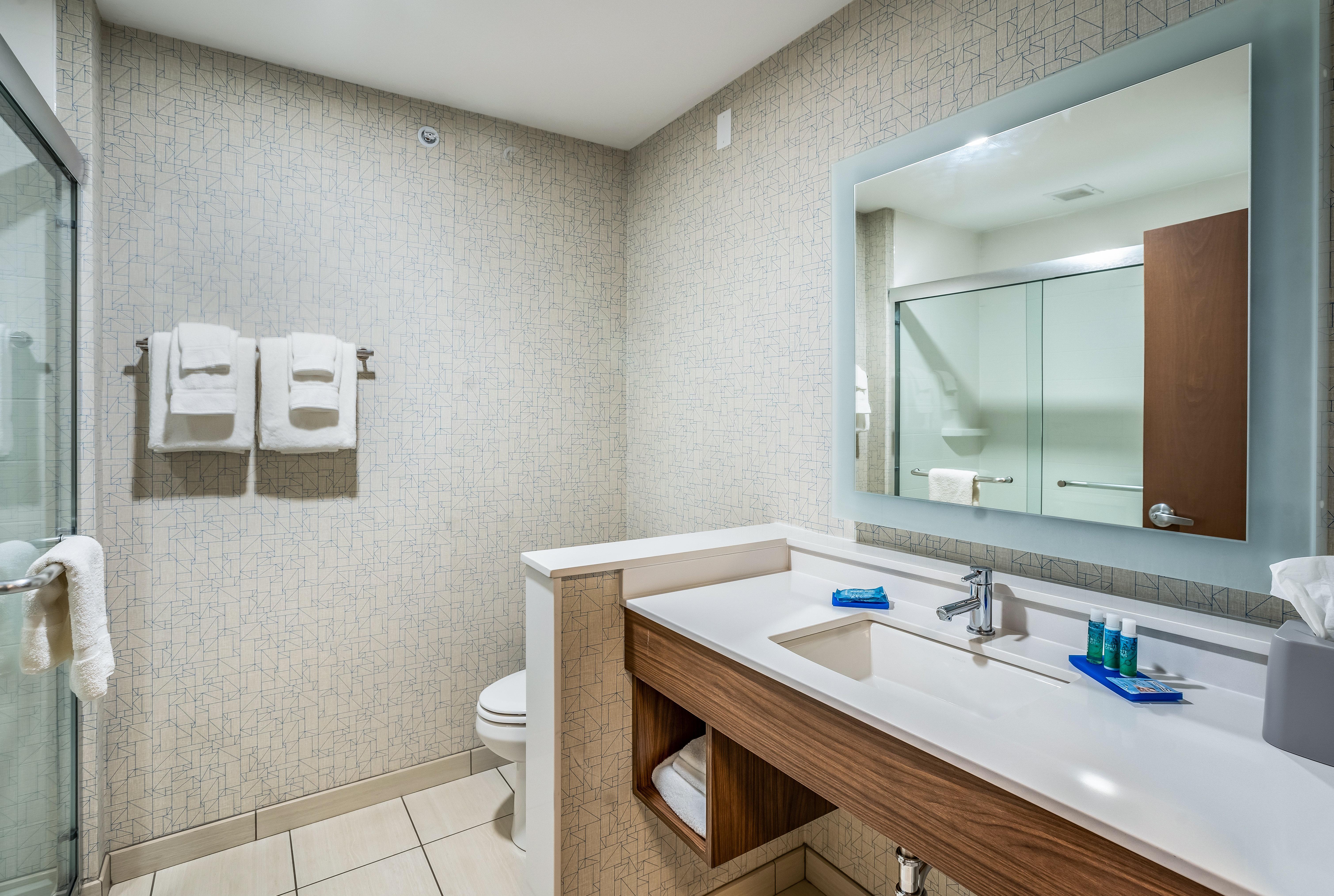 Hotel Holiday Express & By Ihg 3*