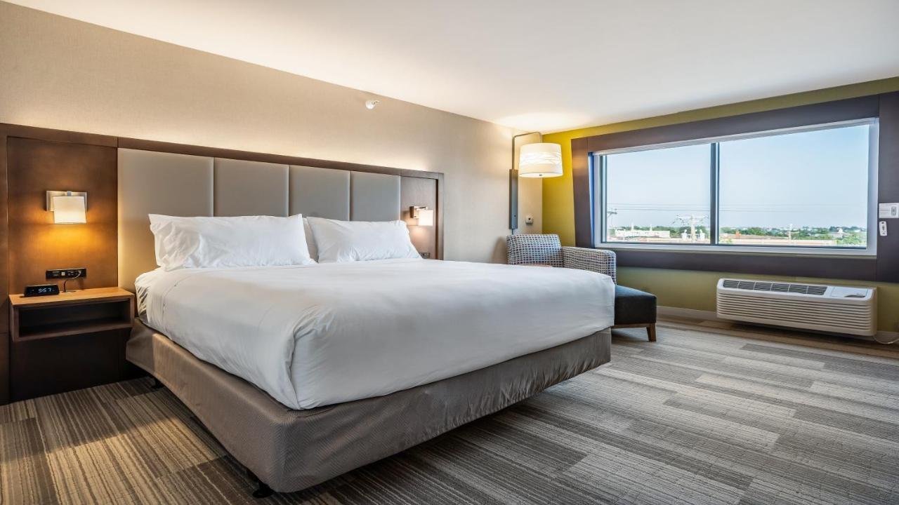 Express & By Ihg