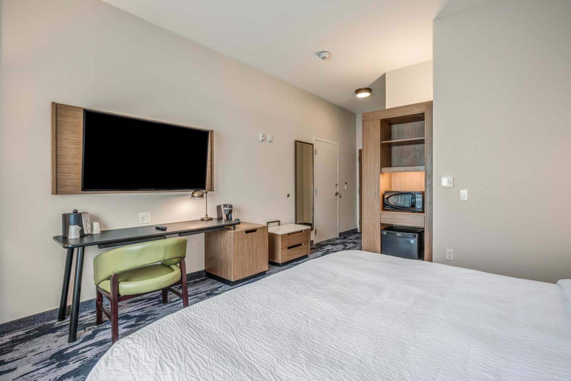 Hotel Express & By Ihg 3*