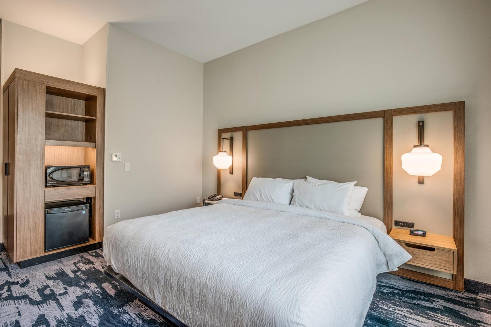 Express & By Ihg Platteville