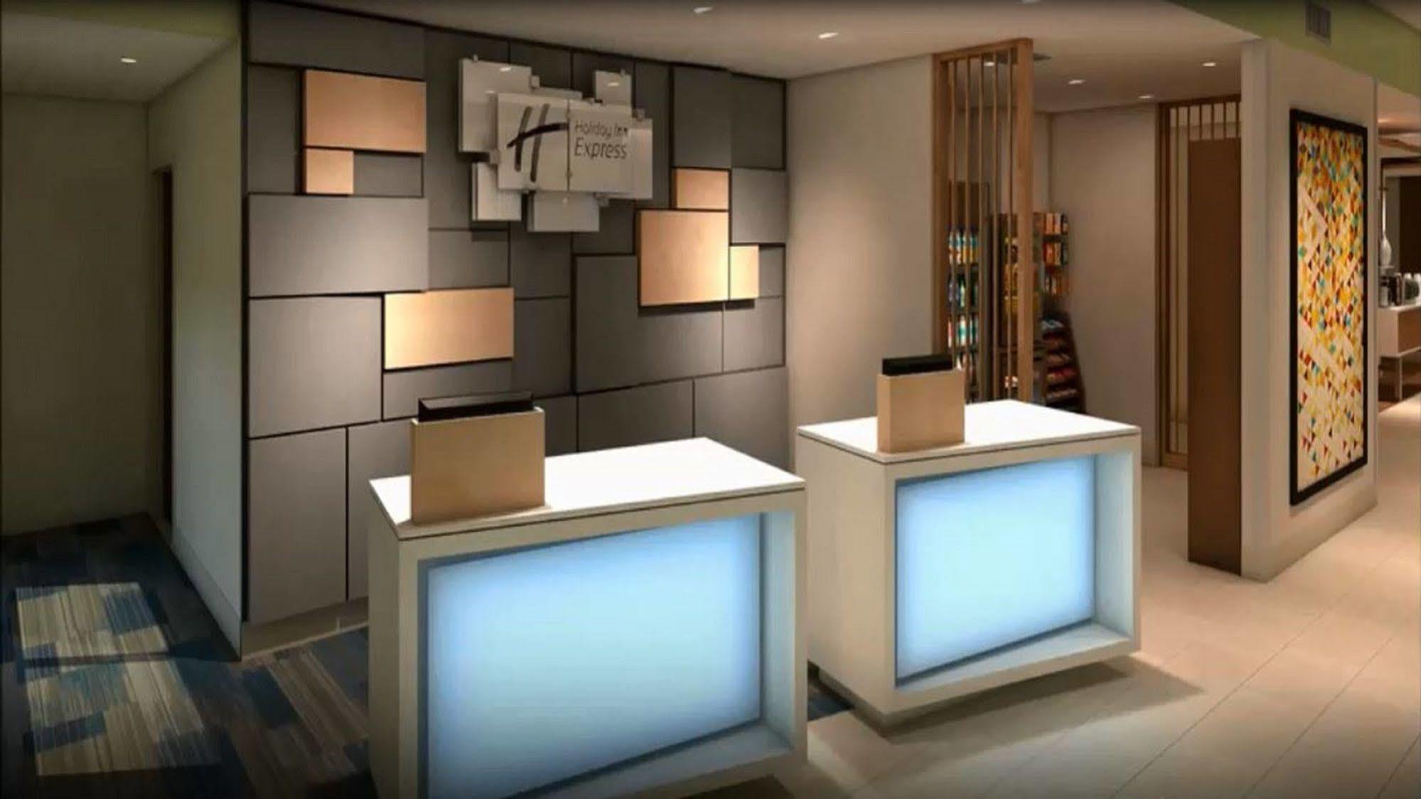 Express & By Ihg 3*