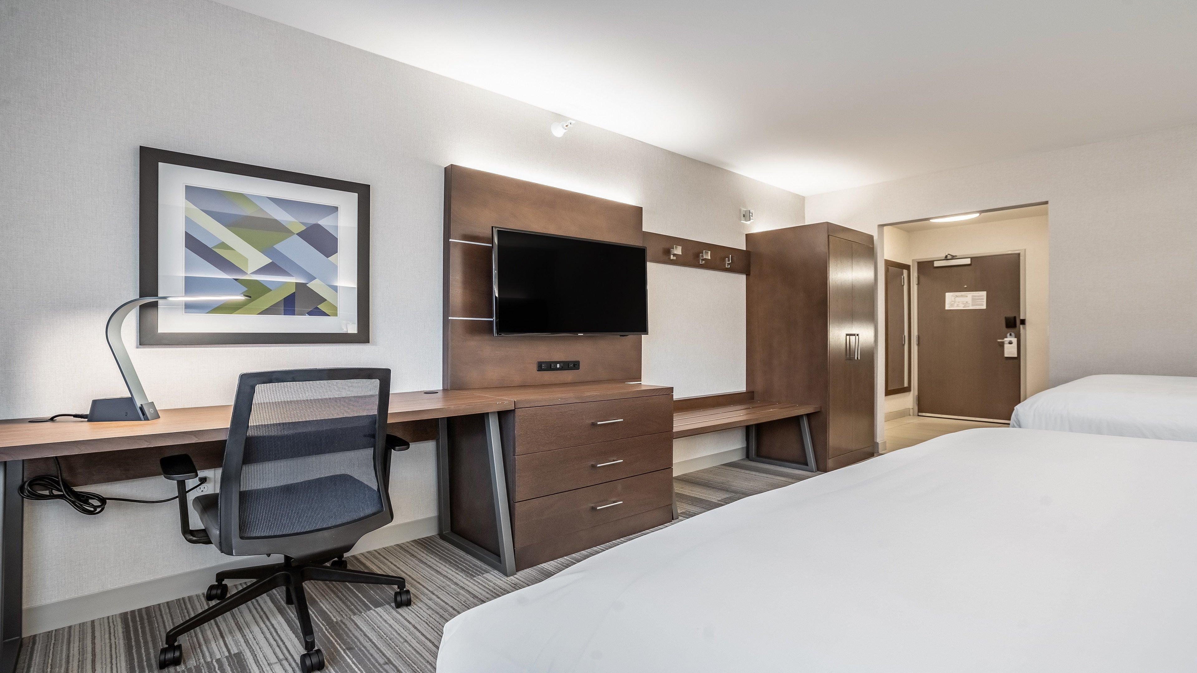 Hotel Holiday Express & By Ihg 3*
