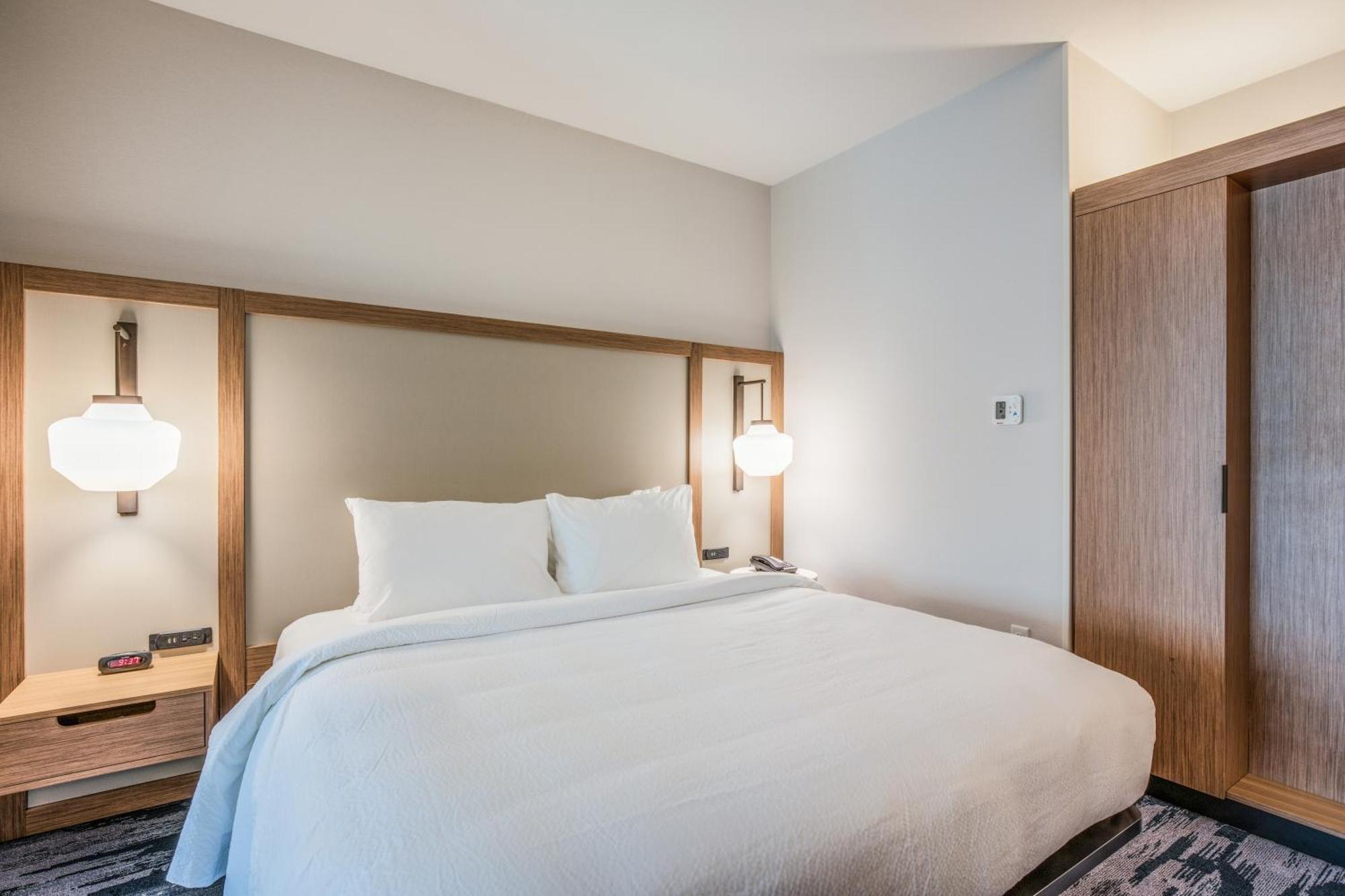 Express & By Ihg Hotel 3*