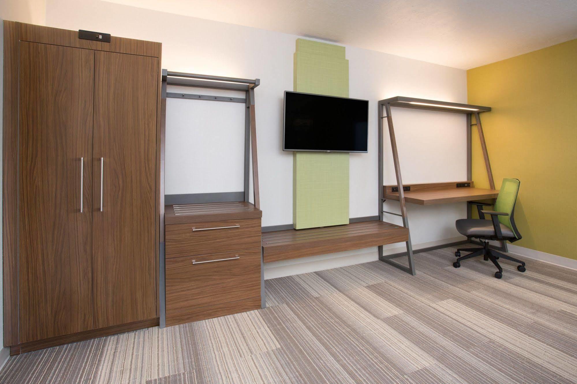 Express & By Ihg